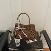Bolso de Mano de Lujo y Elegante con Estampado de Leopardo para Mujer Invierno 2025 Estilo Coreano Moderno Versátil Estilo Sexy Bolso de Hombro Individual Cruzado