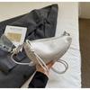 Bolso de axila para mujer 2026 Nuevo modelo Textura de alta gama Nicho Simple Cuero suave Bolso cruzado para el día a día Forma de media luna Bolso tipo dumpling