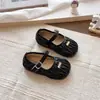 2026 Nova Primavera e Outono Estilo Coreano Sapatos de Princesa para Meninas Combinando com Roupas Formais Sapatos Individuais Prateados Infantis Mocassins Sapatos de Bebê Menina