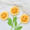 Día del Maestro Ramo de Girasoles Tejido a Mano con Carita Sonriente Lana DIY Flor Artificial Producto Terminado como Regalo de Cumpleaños para tu Novia