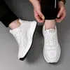 Novos Sapatos Masculinos Primavera e Verão Couro Superior Tênis de Solado Macio Sapatos Casuais Leves Masculinos Sapatos de Couro Quentes com Forro de Lã Esportivo Versátil