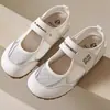 Sapatos Baixos Jx de Malha Vazada com Boca Rasa e Velcro para Mulheres 2026 Verão Respiráveis Versáteis Casuais Mary Jane Sapatos Femininos