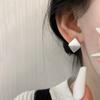 Pendientes de diamantes cepillados para mujer 2023, nuevo estilo, estilo extranjero, pendientes de alta calidad, diseño de nicho, pendientes de plata lisa, pendientes elegantes.