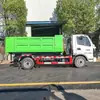 Camión de Basura de Marca Aochi Blue con Brazo de Gancho de 5 Cuadrados Puede Transportar Basura Doméstica o Escombros de Construcción. Un camión está equipado con múltiples cajas