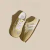 Zapatos de entrenamiento de malla transpirable para exteriores de verano estilo alemán para mujer, nuevo modelo 2026, sandalias perezosas cerradas sin cordones
