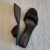 Sandálias Abertas de Salto Anabela Bico Redondo Slip-On para Mulheres Verão 2025 Novas Chinelos Simples Retrô para Mulheres
