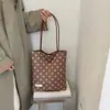 Bolsa de Lona con Lunares Estilo Coreano Ins para Mujer 2026 Nueva Bolsa Tote Grande con Letras Versátil para el Trabajo Bolsa de Hombro