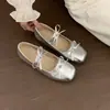 Sapatilhas Baixas Redondas Prateadas para Mulheres, Novas Sapatilhas Ballet Primavera e Outono 2026, Sapatos Mary Jane Estilo Francês com Uma Tira