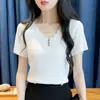 Camiseta Feminina de Manga Curta em Seda Gelada Verão Nova Slim Fit Curta Estilo Coreano Gola V com Botões Camisa Básica Tricotada Top Fino