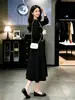 Vestido negro para mujer, nuevo estilo otoño 2026, cuello cuadrado, retro francés, entallado en la cintura, adelgazante, elegante, vestido largo inspirado en Chanel
