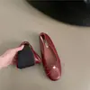 Sapatos Rasos Dourados Franceses Retrô para Mulheres 2025 Novo Estilo Laço Pequeno Fragrante Solado Macio Boca Rasa Sapatos de Vovó Sapatos de Bico