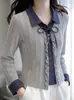 Camisa Feminina com Orelhas de Madeira Francesas 2026 Outono Falsa Peça Dupla Gola Polo Manga Longa Camiseta Estilosa Slim Fit Versátil