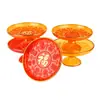 Prato de Oferenda Plástico Espesso Imitação de Vidro com Estampagem Dourada, Prato de Frutas Lótus com Pé Alto, Prato de Frutas de Oferenda Vermelho com Relevo da Fortuna, Coleção Completa de Artigos Budistas
