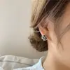 Pendientes de Botón de Flor de Gama Alta Simples Pequeños para Mujer Pequeños Corea del Sur Elegantes Pendientes de Celebridad de Internet Estilo Hada Retro Hepburn