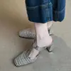 Sandalias tejidas estilo francés de temporada First Encounter para mujer 2026 Nuevos tacones altos de punta cuadrada para mujer con tacón grueso y diseño de punta cerrada para uso exterior en verano