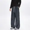Calça casual masculina com design de prega lateral, toque de alta qualidade, caimento solto, perna larga casual, cor sólida versátil, corte reto, cintura elástica, calça comprida