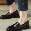 Mocassins femininos marrons 2026 novo outono-verão estilo britânico sapatos pequenos de couro preto retrô salto grosso sapatos femininos