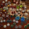 Pendientes de Botón de Lujo de Estilo Francés Vintage, Elegantes y Versátiles, Chapados en Plata con Diseño Elaborado, Pendientes de Declaración Hechos de Fábrica