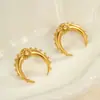 Europa y Estados Unidos populares transfronterizos simples aretes de cuerno de luna acero inoxidable chapado en oro de 18 quilates aretes alto sentido de diseño venta al por mayor