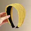 Faixa de Cabelo Listrada Plissada com Borda Larga para Mulheres com Dentes Presilha de Cabelo Antiderrapante Faixa de Cabelo 2026 Toque de Luxo Uso Diário Externo Presilha de Cabelo Acessórios de Cabelo