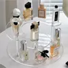 Suporte de Exibição de Perfume em Acrílico Transparente, Prateleira de Armazenamento de Cosméticos Semicircular de Três Camadas, Suporte de Armazenamento de Amostras de Batom Estilo Escada