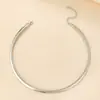 Conjunto de dos piezas de pendientes y collar de estilo frío de alta gama con personalidad de nicho de moda europea y americana, accesorios para mujer