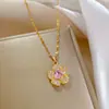 [Acero de titanio] Elegante collar de microdiamantes con flores de lujo y luz, estilo fino para mujer, accesorios de cadena de clavícula de celebridades cibernéticas.