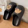 Zuecos blancos modernos antideslizantes de suela gruesa para mujer, nuevas zapatillas cerradas de verano 2025 para exteriores que aumentan la altura