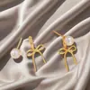 Pendientes de Perla y Lazo de Moda Europeos y Americanos Transfronterizos Más Vendidos para Mujer Pequeños Frescos de Latón Chapados en Oro Real