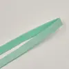 Correa plana de cuadrícula cuadrada de 1 cm de colores en stock, correa de hombro de felpa antideslizante de un solo lado, banda elástica de poliéster cepillado para ropa interior