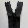 Ykk No. Cremallera de Resina de Extremo Cerrado Negra Múltiples Longitudes Gran Cantidad en Stock 12-30 cm Ropa para Exteriores Cremallera Ykk
