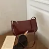 Design de nicho francês versão coreana versátil bolsa baguette padrão crocodilo bolsa de ombro retrô 2026 nova bolsa de mão bolsa de ombro