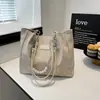 Bolso tote de hombro casual de gran capacidad, modelo nuevo 2026, acolchado, de gran capacidad, elegante, con cadena y colgante, para ir al trabajo