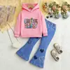 Suministro Mayorista Transfronterizo de Comercio Exterior de Nuevos Conjuntos de Sudaderas con Capucha de Manga Larga y Pantalones Acampanados con Estampado de Corazón para Niñas de Otoño e Invierno