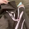 Pijama de Listras Marrons Novo Estilo de Celebridade da Internet para Mulheres, Conjunto de Duas Peças com Shorts de Manga Curta e Laço para o Verão, que Pode Ser Usado Fora de Casa como Roupa de Casa