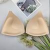 Traje de baño bikini triangular tridimensional sin costuras con copa moldeada en V profunda, tirantes y almohadilla de pecho gruesa para realce y anti-extensión.