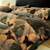 Conjunto de cama luxuoso e elegante de quatro peças com pelo de coelho, estampa de leopardo e veludo de leite, com capa de edredom dupla face em fleece de coral espesso e lençol de elástico para outono e inverno