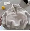 Chaqueta de lana de cordero hecha a medida para niños, colección de invierno 2025, chaqueta con forro polar para niños pequeños y niños, prenda exterior de color liso, chaqueta cálida estilo coreano para bebés