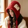 Chapéu de tricô trançado quente feito à mão para outono e inverno, novo chapéu de moda patchwork com franja, estilo retrô vermelho coreano, proteção para as orelhas