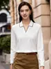 Camisa polo de manga larga estilo italiano, sin botones, con cuello de gaviota, una opción sofisticada y cómoda para el vestuario business casual, disponible en un conjunto a juego para parejas.