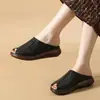 Zapatillas versátiles para mujer para exteriores 2026 nuevas sandalias planas de verano antideslizantes de suela suave para madres de mediana edad