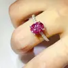 Anillo Rosa Ovalado de Moissanita de 2 Quilates Clásico Micro-Pavimentado Anillo de Diamante Rosa de Corte Ovalado Forma Especial Venta Caliente Transfronteriza