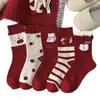 Calcetines Serie Rojo Baya Otoño e Invierno para Mujer, Nuevos Calcetines Holgados Versátiles Estilo Coreano Oso para Otoño e Invierno, Calcetines de Año Nuevo