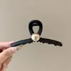 Elegante pinza de tiburón estilo coreano, pinza para el pelo mate versátil 2026, pinza de cangrejo simple y elegante de color café