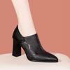 Botas curtas de salto alto para mulheres Outono e Inverno 2023 Nova Moda botas de salto grosso bico fino de cano médio para mulheres