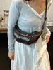 Bolsa Saco Transfronteiriça 2026 Verão Nova Bolsa Feminina Moda Design de Nicho Elegante Bolsa de Ombro Simples Retrô Bolsa Transversal