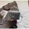 Bolso Pequeño Versátil de Moda con Bloques de Color para Mujer 2025 Nuevo Bolso Cruzado de Mariposa Trendy Bolso de Cubo de Mezclilla