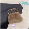 Bolso de mano de felpa nuevo otoño/invierno 2026, bolso bandolera de cadena de perlas a la moda, bolso cuadrado pequeño moderno y elegante