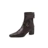 Botas Elegantes Emagrecedoras para o Dia a Dia em Pele de Cordeiro 2026 Outono Inverno Salto Bloco Salto Médio Bico Quadrado Pequeno Fivela Única Botas de Couro Genuíno para Tornozelo Femininas