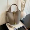 Bolsa transversal estilosa e moderna de ombro único, casual e única, design minimalista novo, coleção outono 2026, bolsa tipo sacola feminina